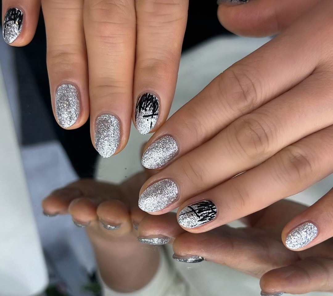 네일아트 뭘로 할지 골라줘!