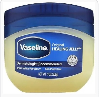 입술 상당히 건조하면