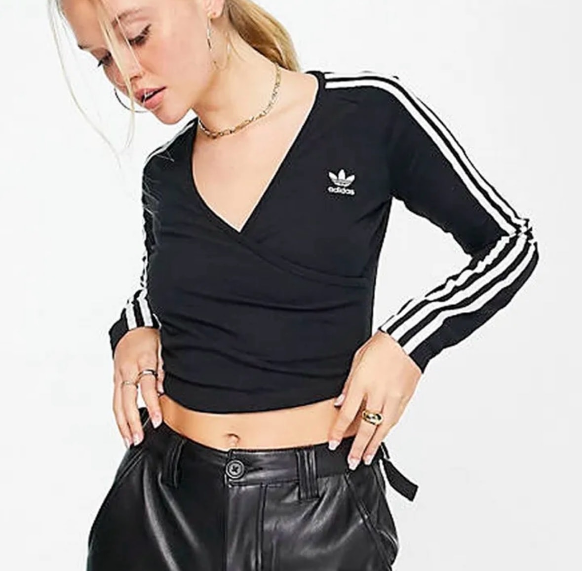 아디다스 상의 뭐살까!