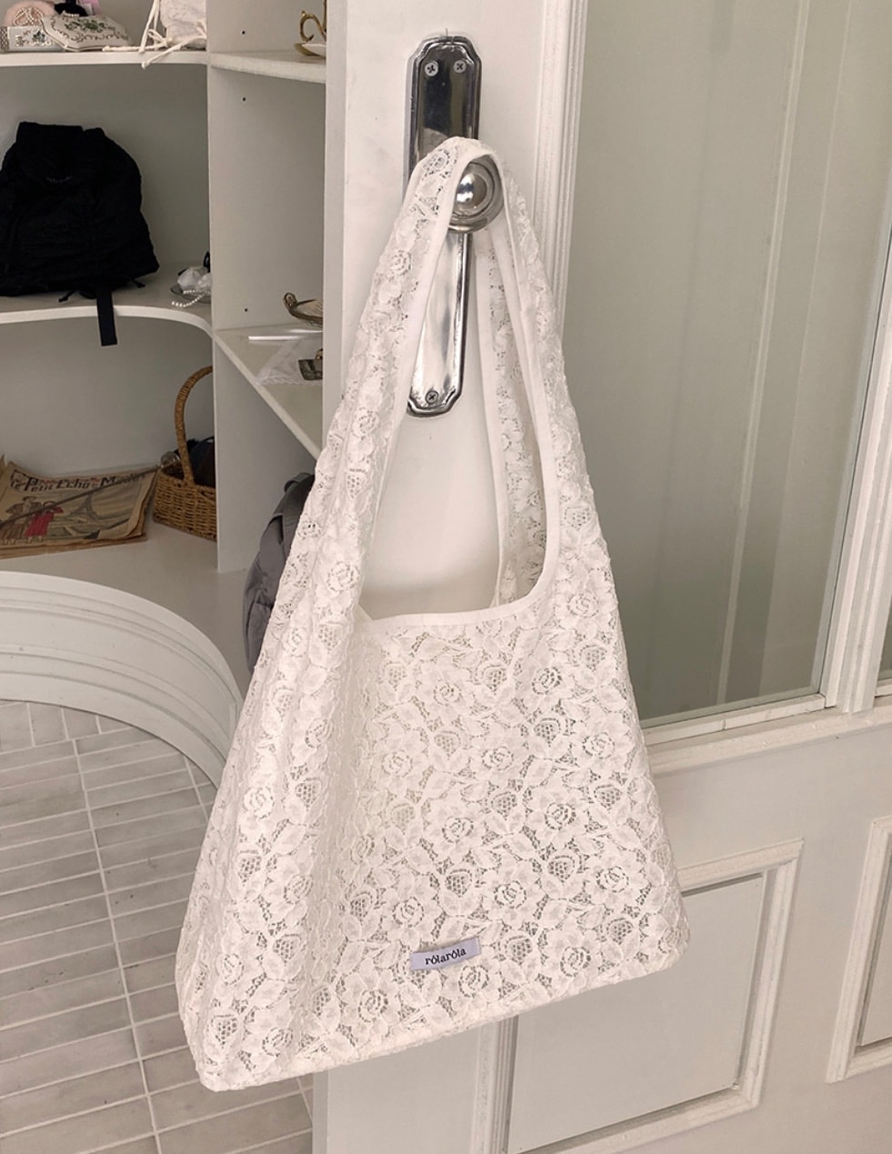 평소 아뜨랑스 스타일 입는데 에코백 골라줘