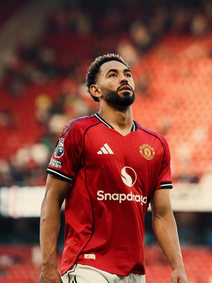 "아모림 시절이 나았어" 맨체스터 유나이티드 '1238억 신입생' 포지션 미아 됐다...캐릭 체제 전술 변화에 애매한 자원 전락