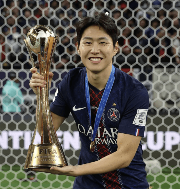 韓 축구 초대박! '초대형 프리미어리거' 또 탄생한다…이강인, 토트넘 이적설 또다시 대두 "중요한 역할 맡길 것. 여전히 긍정적 시선"