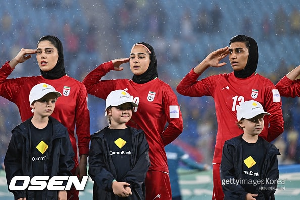 ‘총살위협에 가족인질까지…’ 버티지 못한 이란 선수, 결국 호주 망명 포기