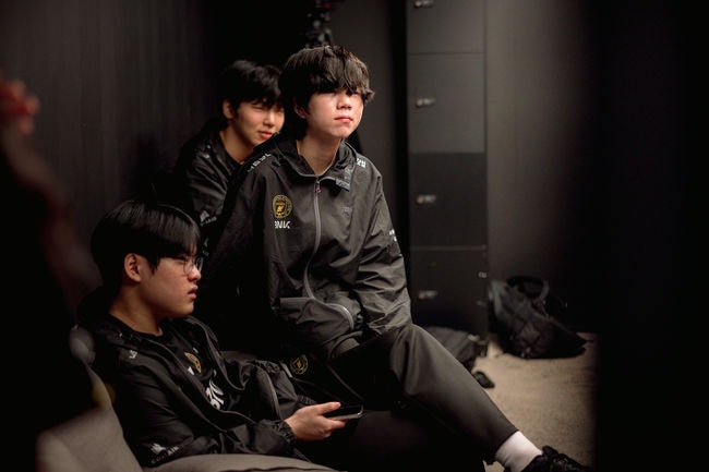 [퍼스트 스탠드] 피어엑스, '슌' 마오카이 정글에 25분만에 침몰...2-2 동점 허용