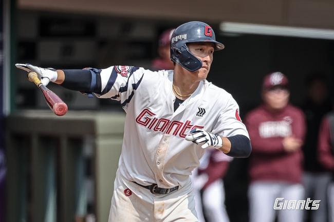 '50억 FA' 다 내려놨다, "많은 훈련량으로 빨리 적응하겠다"... 더 물러서면 낭떠러지, 한동희 빠진 지금이 기회다