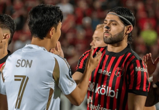 '살인태클 당했는데 오히려 손을 내민다고?' 손흥민 또 미담 터졌다 "진정한 젠틀맨"