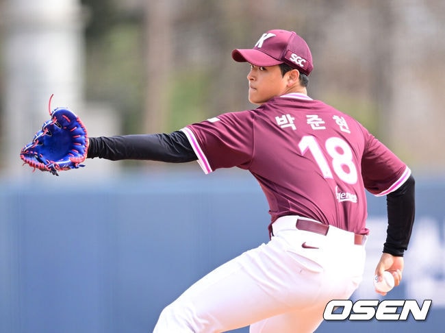 '7억' 전체 1순위 투수, 155km 강속구 그러나 볼볼볼볼..."1군 엔트리 고민이다, 2군 가면 선발 수업"