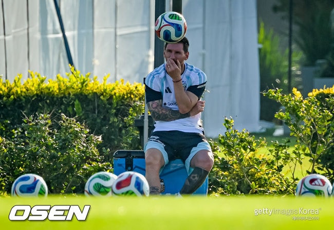 '마지막일지도 모르는 하루' 메시, 감정 컨트롤 실패...훈련장에서 결국 '눈물 글썽'