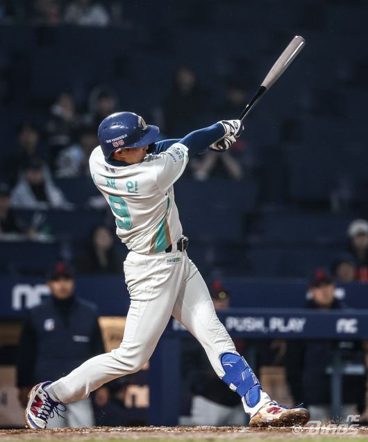 'NC 최초' 만우절에 터진 '야수 1픽' 신인, 첫 안타가 동점 홈런..."먼저 축하해주겠죠" 이제 유신고 동기들에 꿀리지 않는다 [오!쎈 창원]