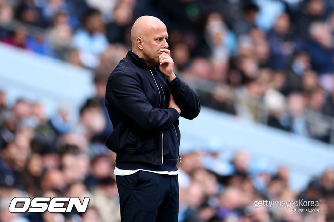 '실패한 시즌' 생존모드 들어간 리버풀, 슬롯 믿는다..."다음 시즌에도 지휘봉은 슬롯이"