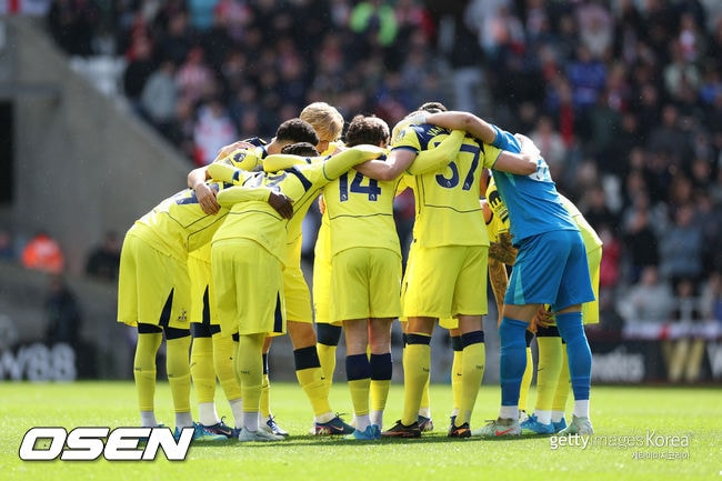 "우리에겐 현실 도피가 필요해".. '강등 위기' 토트넘 감독, '한끼 26만 원' 저녁으로 '으샤으샤' 의기투합