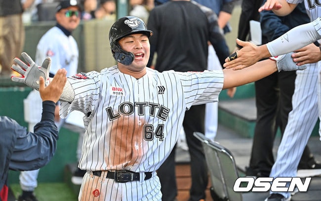 사직 무라카미가 떴다! 선발 데뷔전 김동현, 펜스 직격 2루타→2타점 3루타 폭발 [오!쎈 부산]