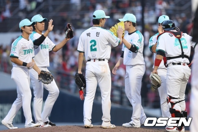 7회 무사1,2루→8회 무사1,2루, 역전 위기를 막다니...3연패 탈출 4위 복귀 이범호 "연패 끊기가 이렇게 어려울 줄이야" [오!쎈 광주]