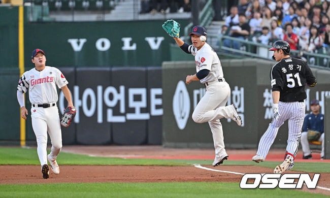 '이럴 수가' 치명적인 송구 실책→충격 역전패, 왜 대수비 교체가 늦었을까 [오!쎈 부산]