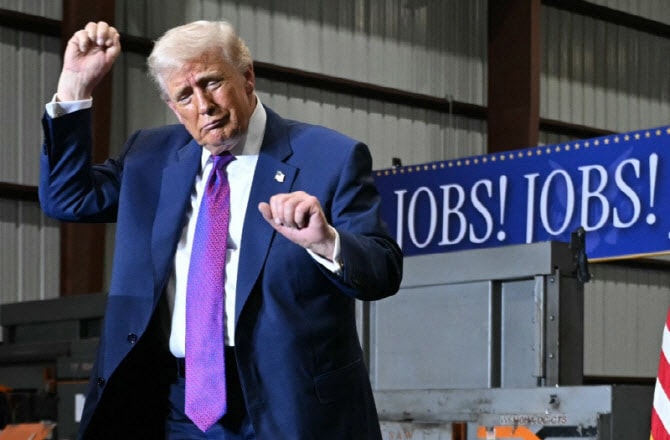 트럼프 “호르무즈 해협 지키려면 군함 보내라”...韓 참여하나(재종합)