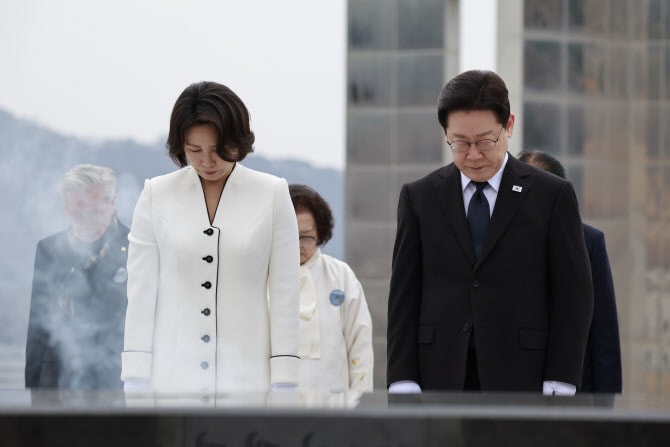 3·15 기념식 찾은 李대통령, 정부 첫 공식 사과