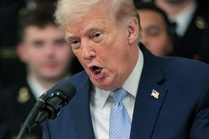 트럼프, 나토에 “겁쟁이들”…“이란, 더 머물면 재건 못해”