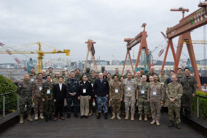 HD현대重, 25개국 주한 무관단에 글로벌 함정기술력  공개