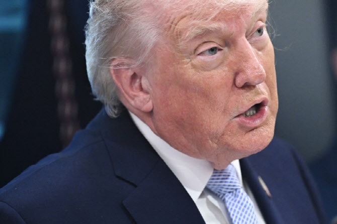 트럼프 “이란, 하룻밤이면 제거 가능..내일 밤 될 수도 있다"(상보)