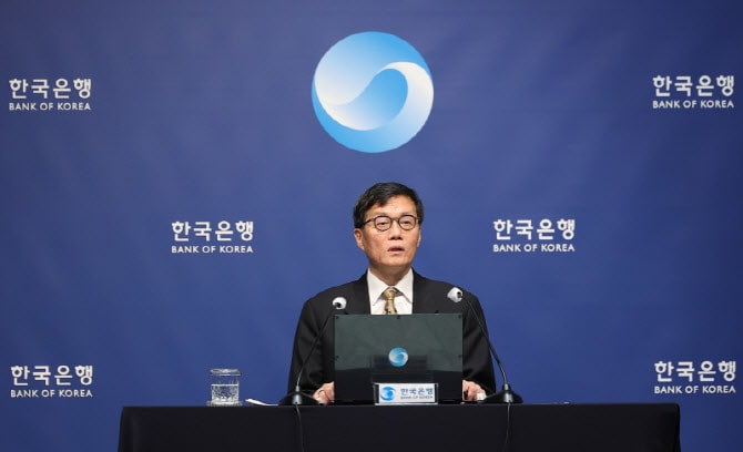“중동상황 지켜보자 ” 경기·물가 ‘경고등’에 멈춰선 한은(종합)