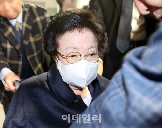 김건희특검, '금거북이 증거인멸 지시' 이배용 1심서 징역 1년 구형