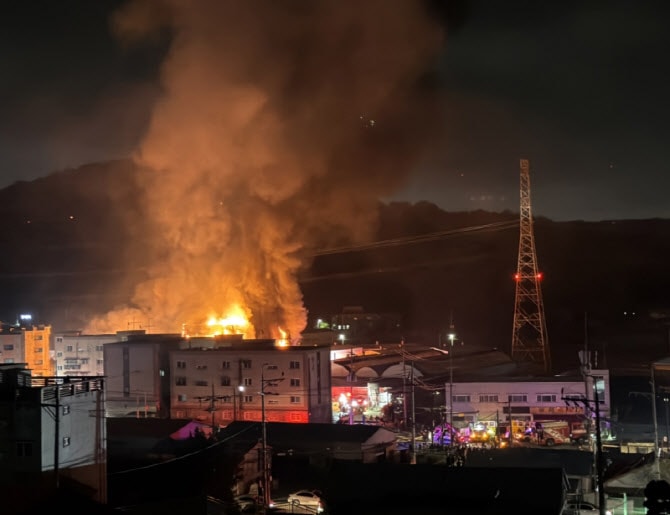 고양 관산동 교회서 불..장비 27대 투입 진화 중