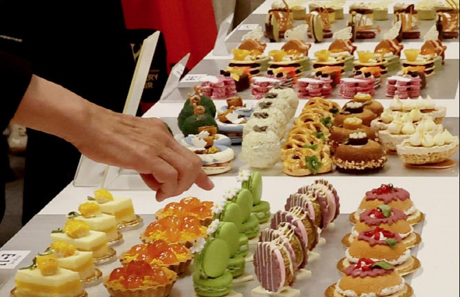 논카페인·식당 된 커피점…제2두쫀쿠·버터떡 찾는 빵집[르포]