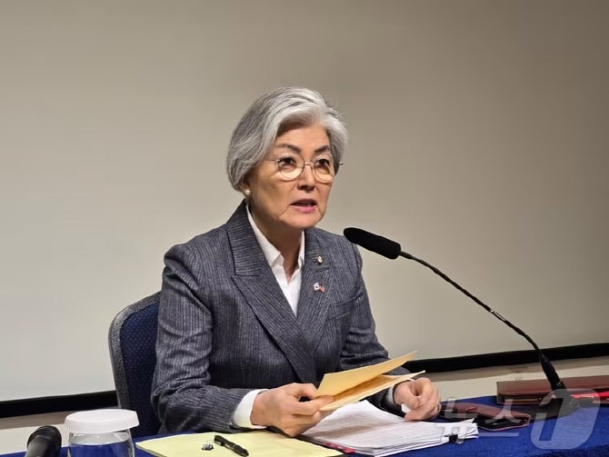 강경화 주미대사 귀국…조현 장관과 한·미 현안 ‘긴급 점검’