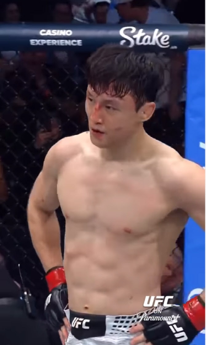 '슈퍼보이' 최두호, 긴 공백 깨고 화끈한 TKO승...UFC 3연승