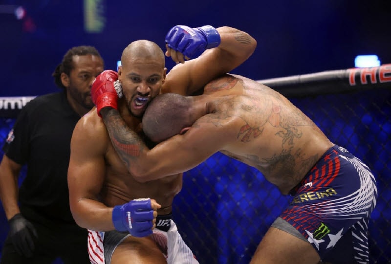 간, 백악관 옥타곤서 페레이라 KO…UFC 헤비급 잠정 챔피언 등극