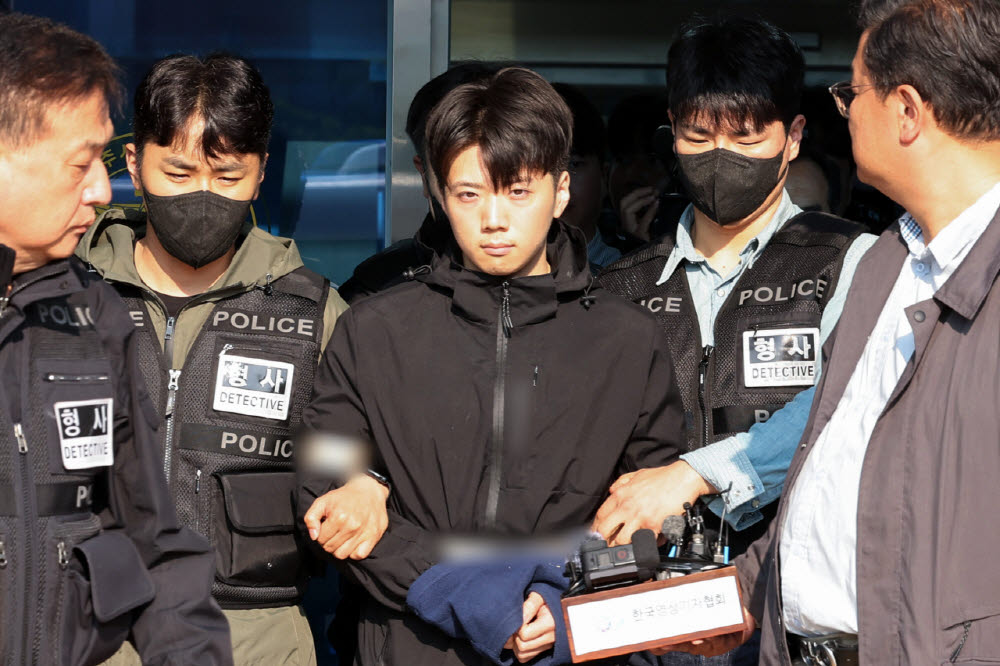 '여고생 살인' 장윤기 자취방, 목·가슴 훼손된 리얼돌만