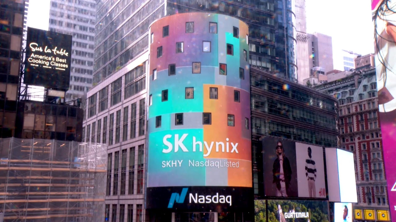 SK하이닉스, 나스닥 데뷔 첫날 18% 급등…AI 메모리 기대에 '흥행'