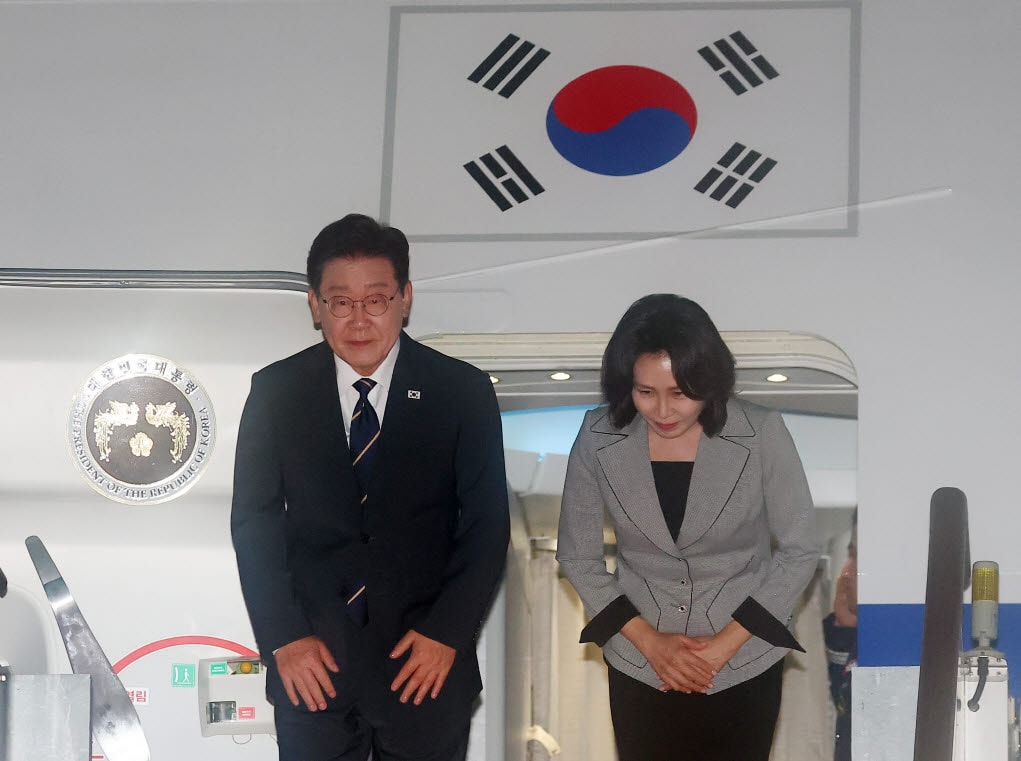 李대통령, 서울공항 도착…나토·몽골 순방 마무리