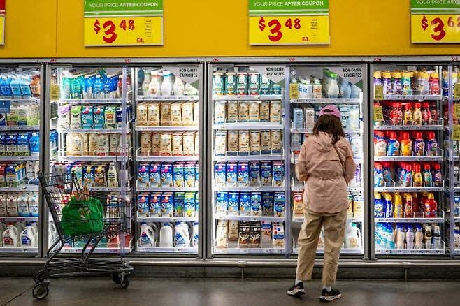 미 소매판매 0.2% 증가…휘발유값 하락에도 소비 회복력 '건재'