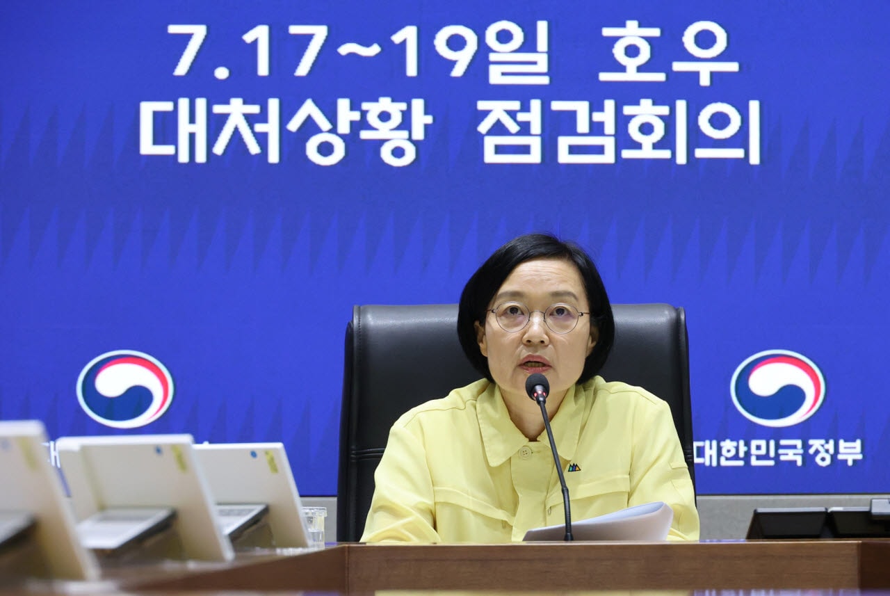 한 총리 “호우 피해 응급복구 총력…가용 인력·장비 총투입”