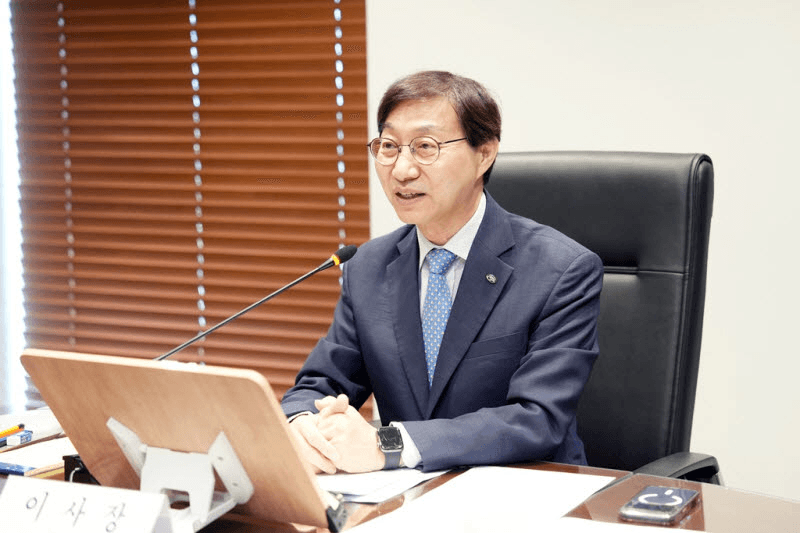 “오르면 팔지 말라, 내리면 사달라”…국민연금은 증시 '호구'일까