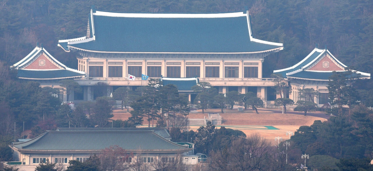 靑, 北 탄도미사일 발사에 긴급안보회의…“대비태세 만전”