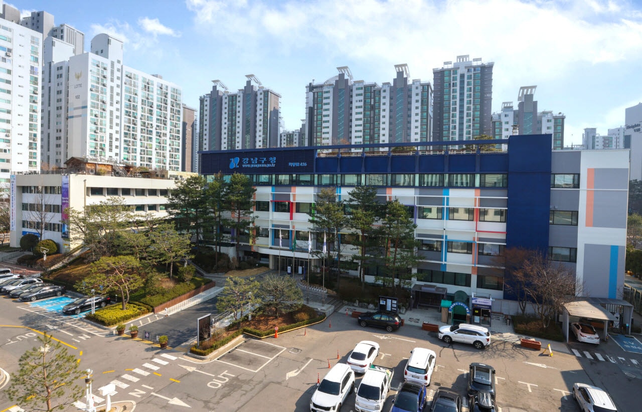 차 막히던 도산대로의 변신…싸이·패션·미식 한자리에