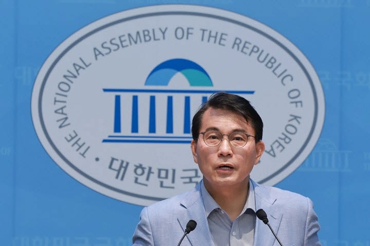 윤상현, 사관학교 위치 유지하는 사관학교 설치법 개정안 발의