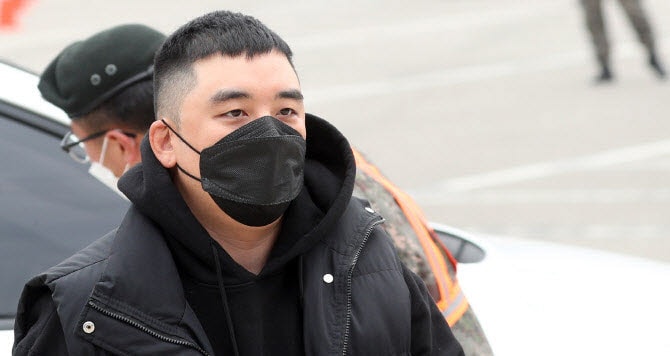 빅뱅 출신 승리, 특수폭행 혐의 피소