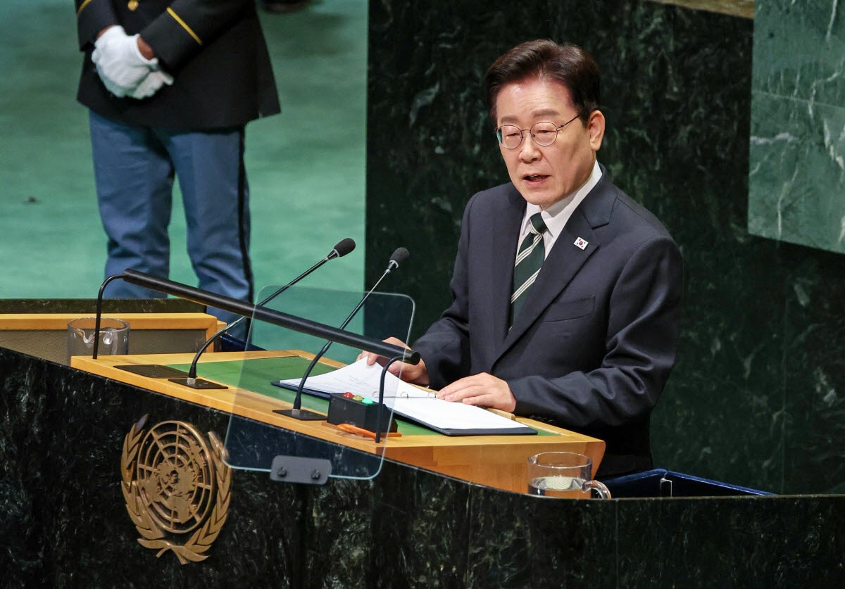 ‘비핵화 우선’서 ‘평화 우선’으로…李, 트럼프 등에 업고 북미대화 촉진
