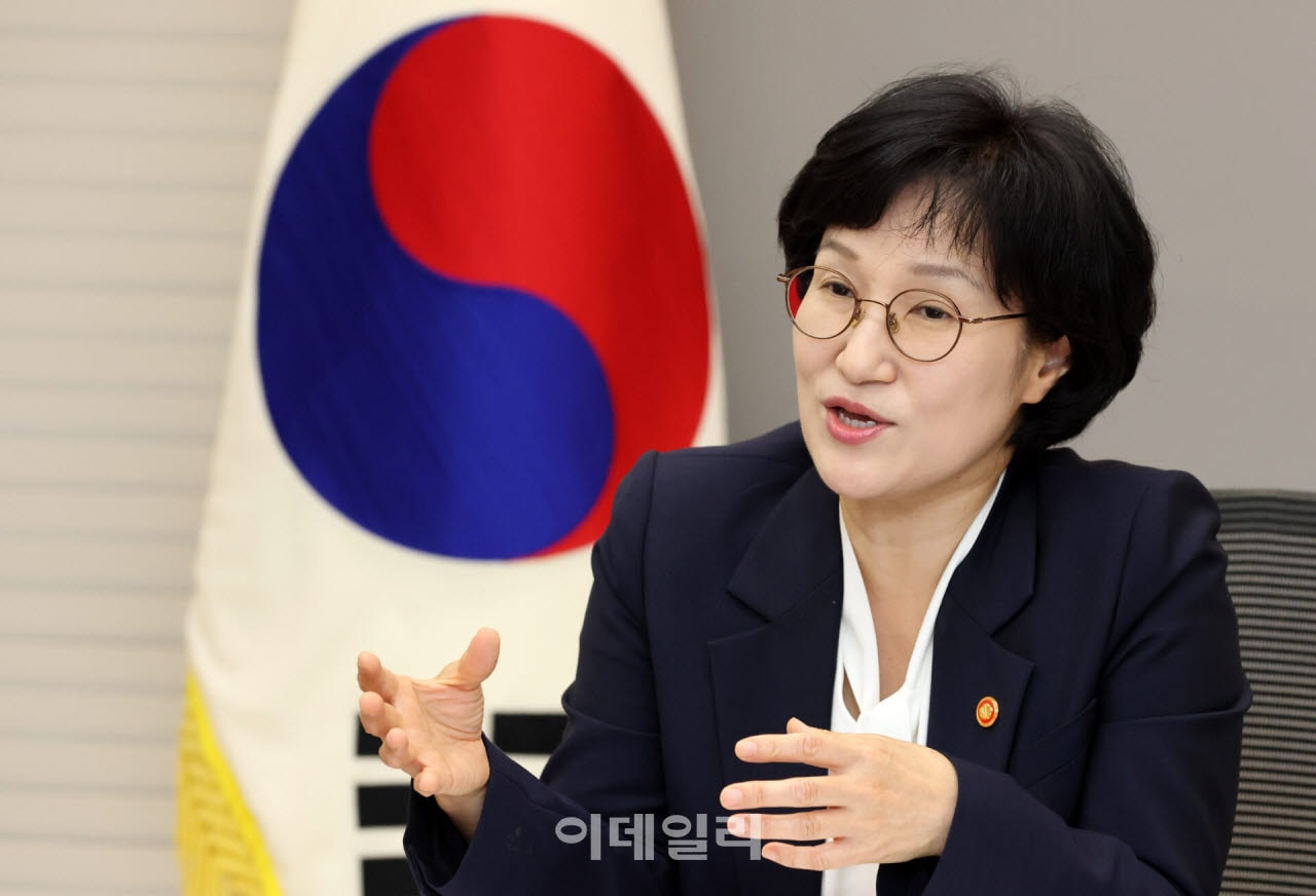 "판치는 불법촬영물 사이트…'돈줄' 끊어 뿌리 뽑아야"