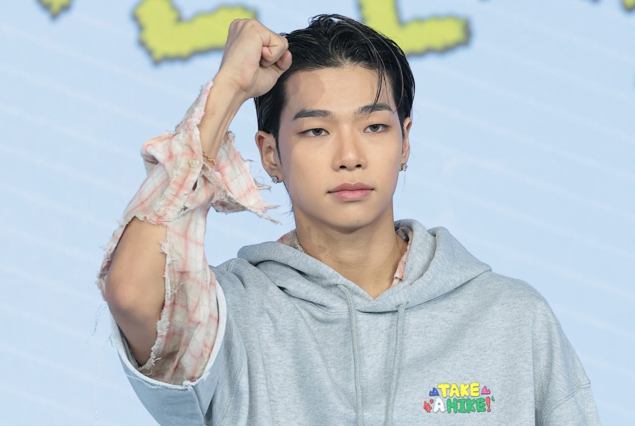 올데프 타잔, 대학 축제 공연 중 추락