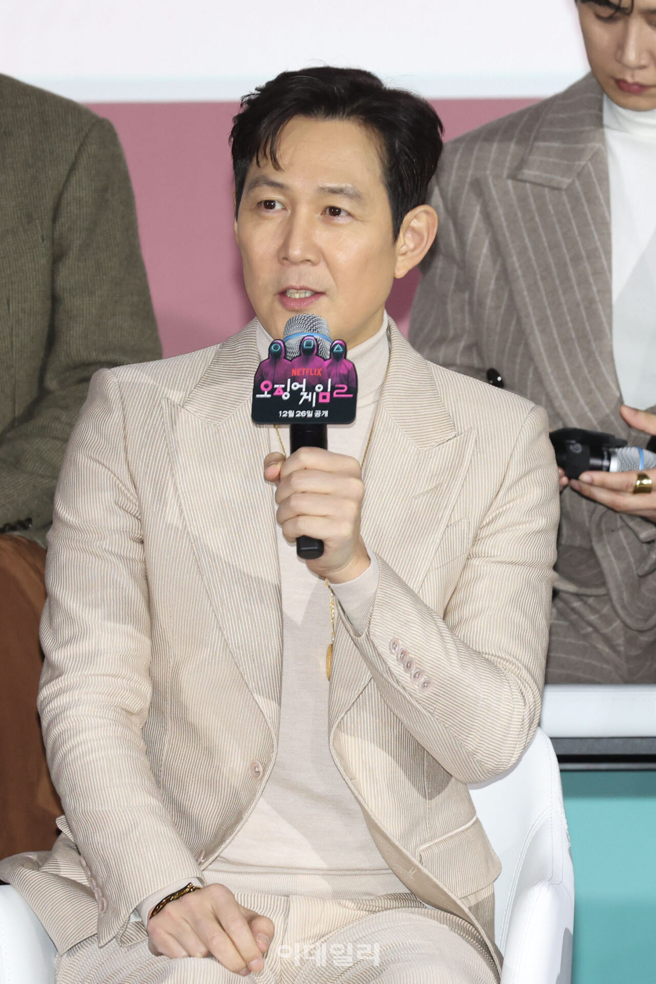 '이정재 최대주주' 아티스트컴퍼니, '6억 대 배임 혐의' 전 임직원 고소