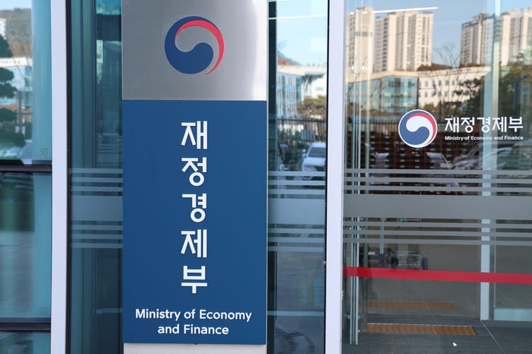 초과세수 든든한 정부, 11월 국고채 5조 축소 발행