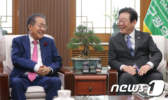  총리? 洪 "저급한 해석"이라 했지만 與 '그럴수도' '안돼 통제불능' 엇갈린 반응