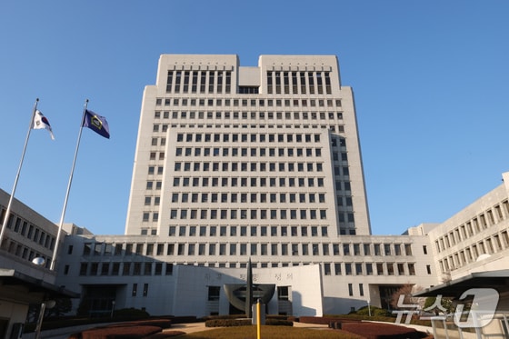 "'기자 희화화' 캐리커처 작가, 기자 1명당 300만 원 배상" 확정