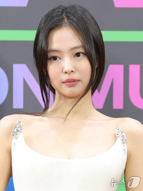 블랙핑크 제니, 1인 기획사에서 얼마 벌었나…설립 후 2년간 정산금 238억