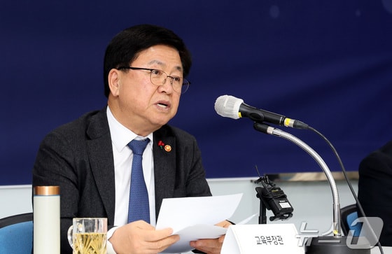 "수학여행 가려다 전과자 될 판"…교사들, 체험학습 면책권 요구 폭발