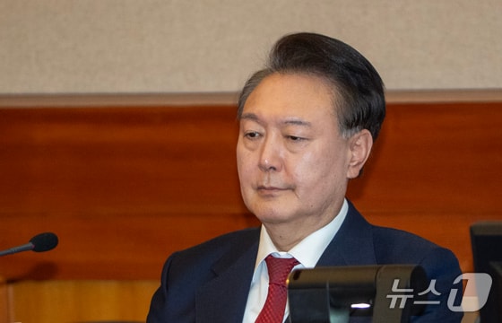 '명태균 무상 여론조사' 윤석열, 정치자금법 위반 항소심 오늘 선고